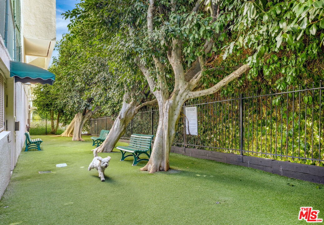 1131 Alta Loma Rd Unit: 116