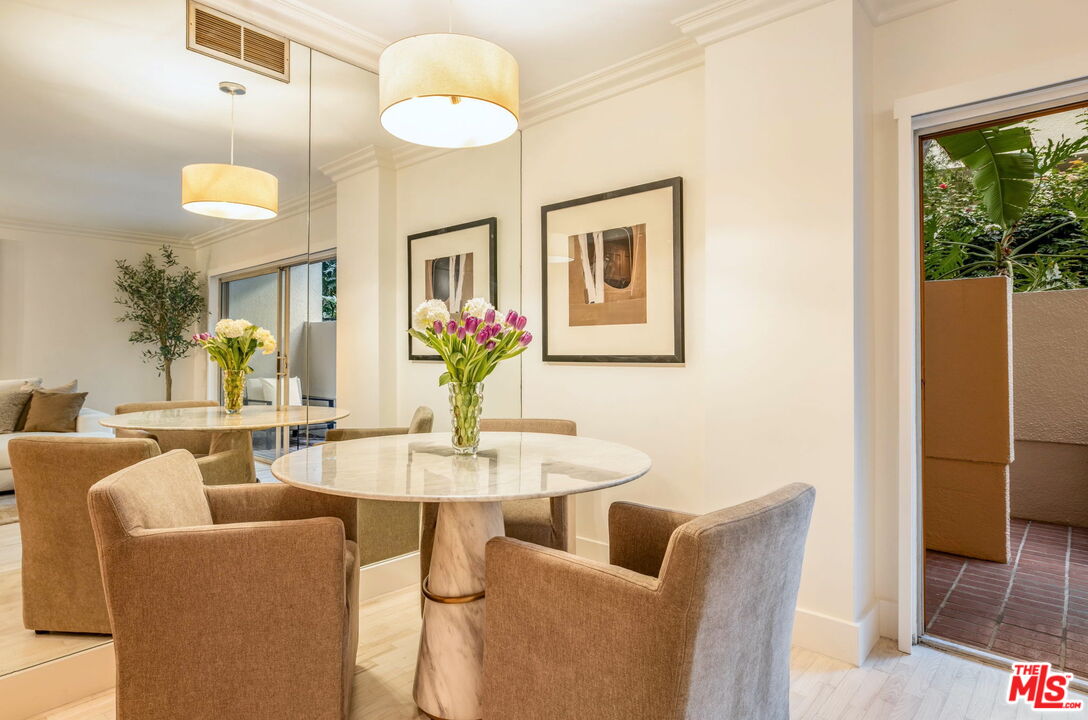 1131 Alta Loma Rd Unit: 116