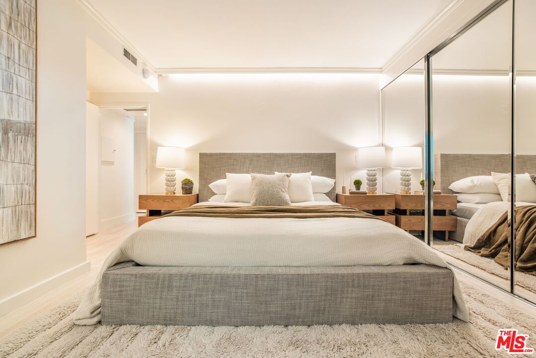 1131 Alta Loma Rd Unit: 116