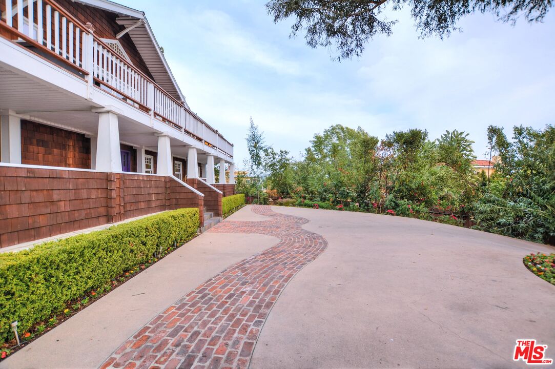 Beachwood Canyon Craftsman