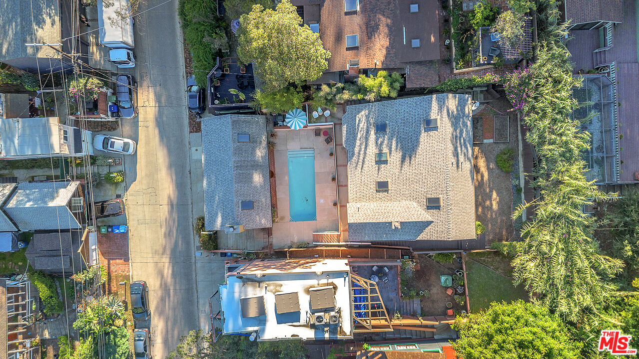 8621 Lookout Mountain Ave