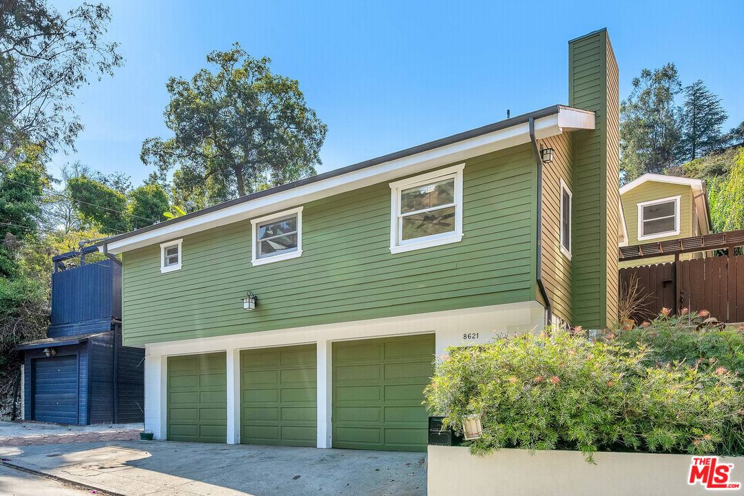 8621 Lookout Mountain Ave