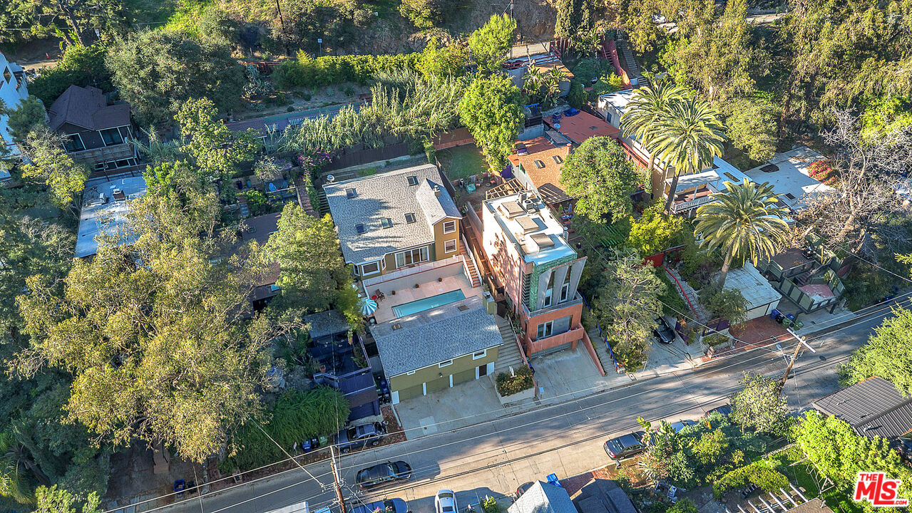 8621 Lookout Mountain Ave