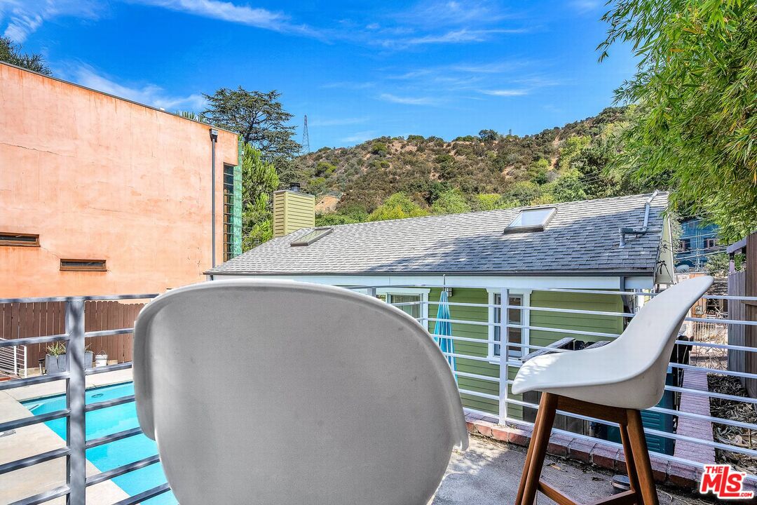 8621 Lookout Mountain Ave