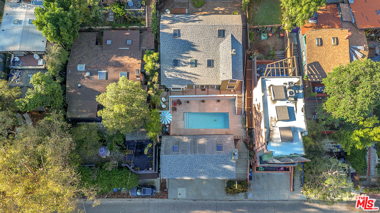 8621 Lookout Mountain Ave