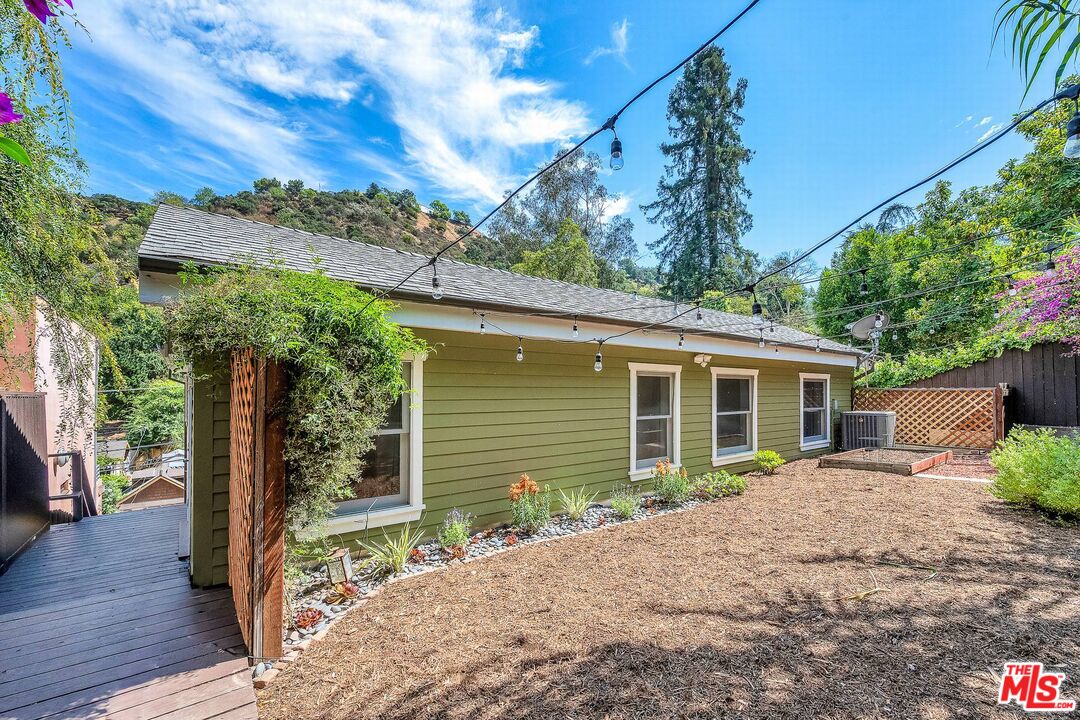 8621 Lookout Mountain Ave