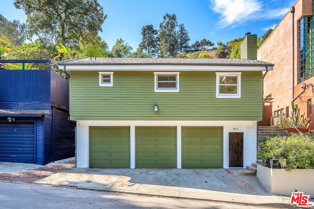 8621 Lookout Mountain Ave