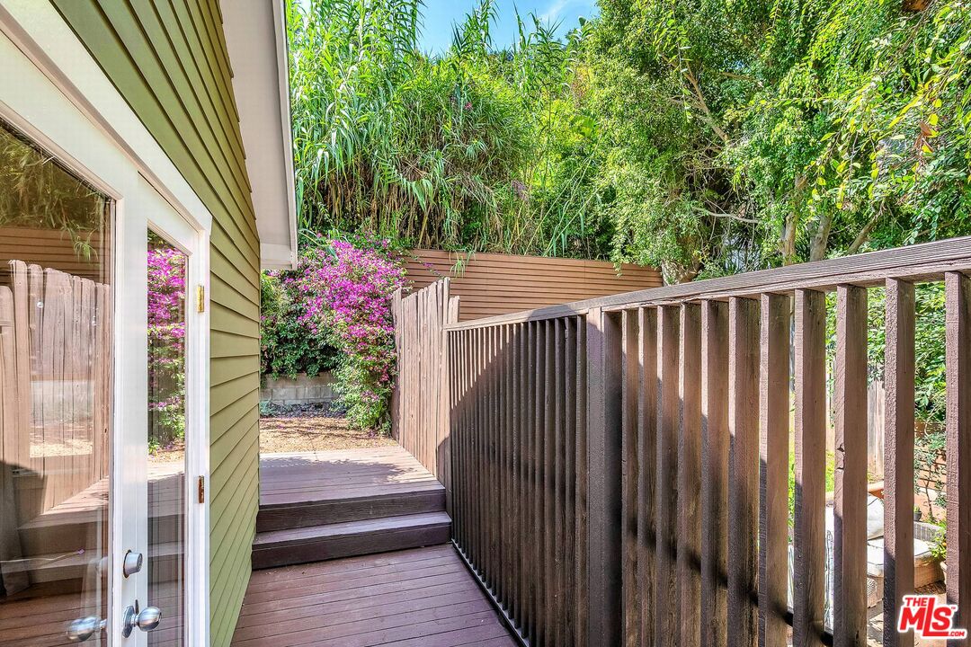 8621 Lookout Mountain Ave