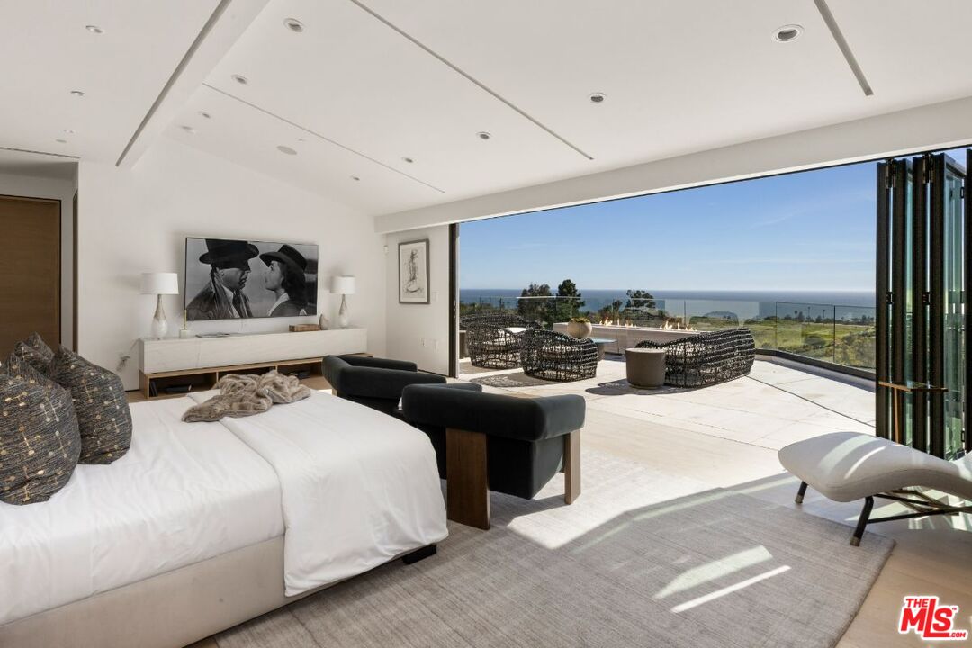 An extraordinary promontory in Malibu Park