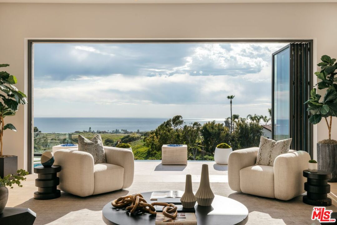 An extraordinary promontory in Malibu Park