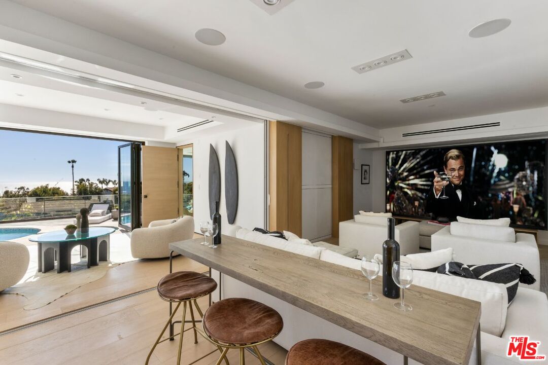 An extraordinary promontory in Malibu Park