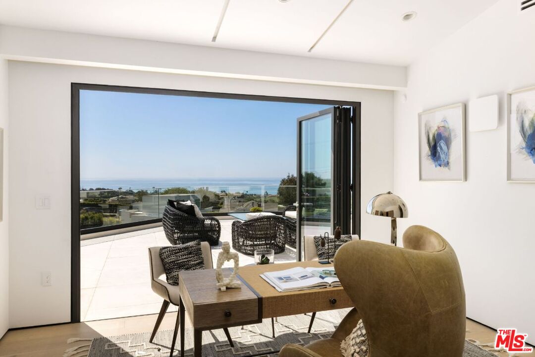 An extraordinary promontory in Malibu Park