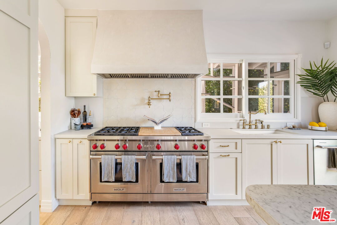 163 S Larchmont Blvd