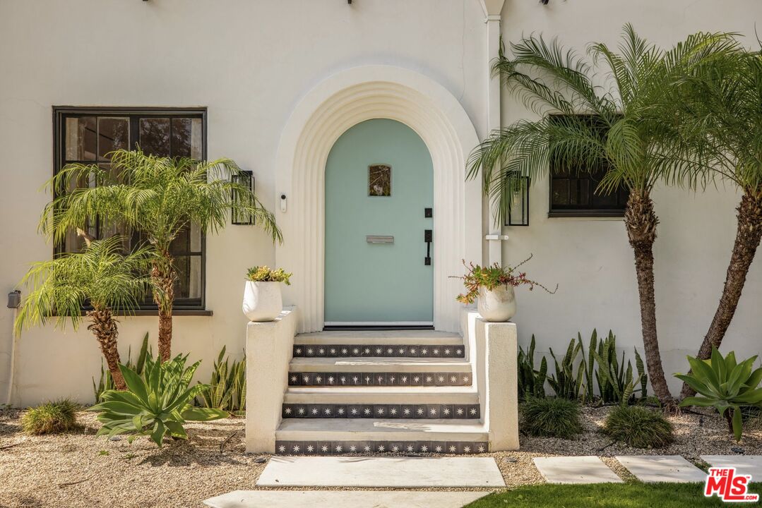 163 S Larchmont Blvd