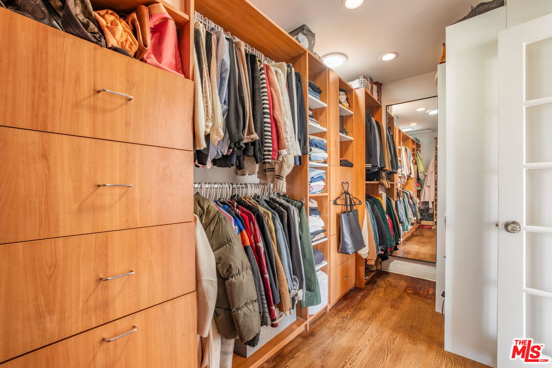 163 S Larchmont Blvd