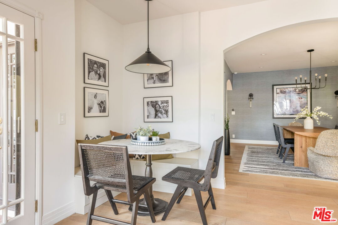 163 S Larchmont Blvd