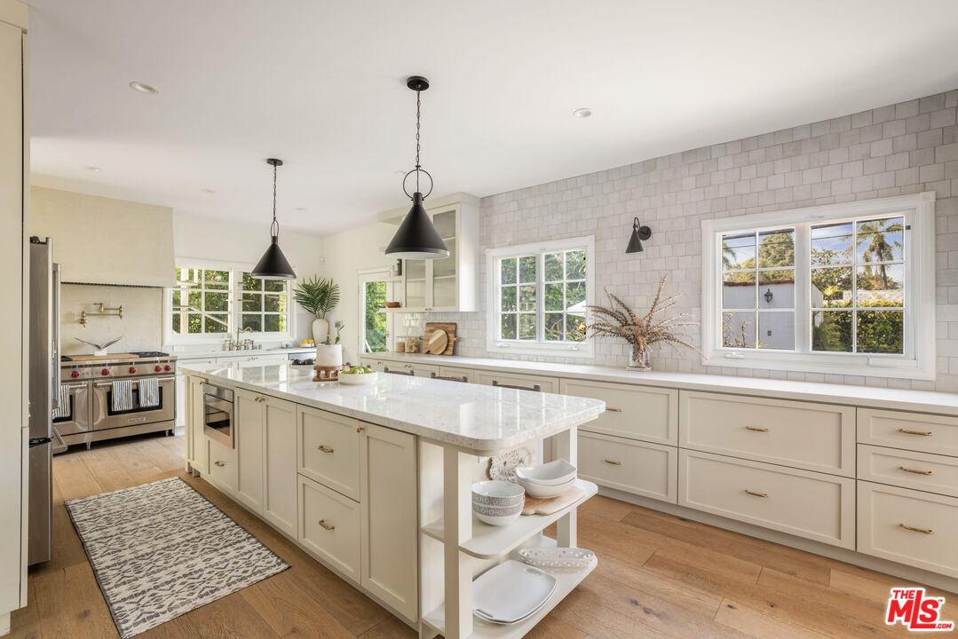 163 S Larchmont Blvd