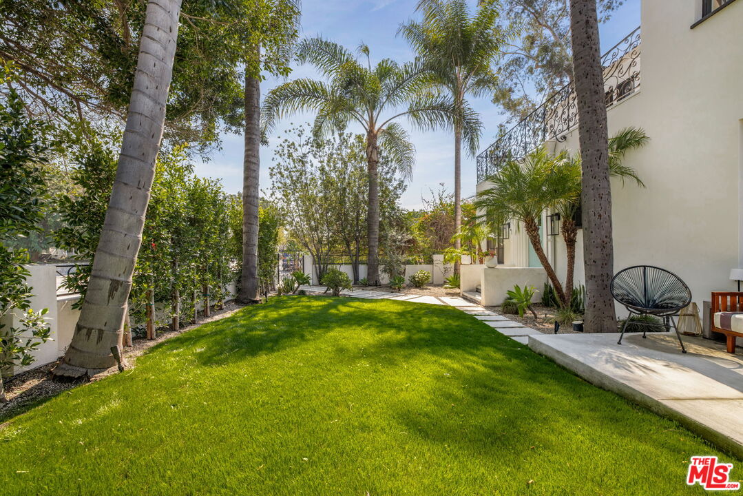 163 S Larchmont Blvd