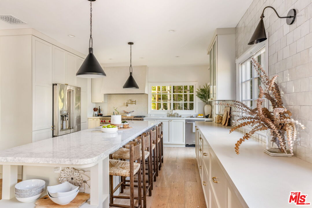 163 S Larchmont Blvd