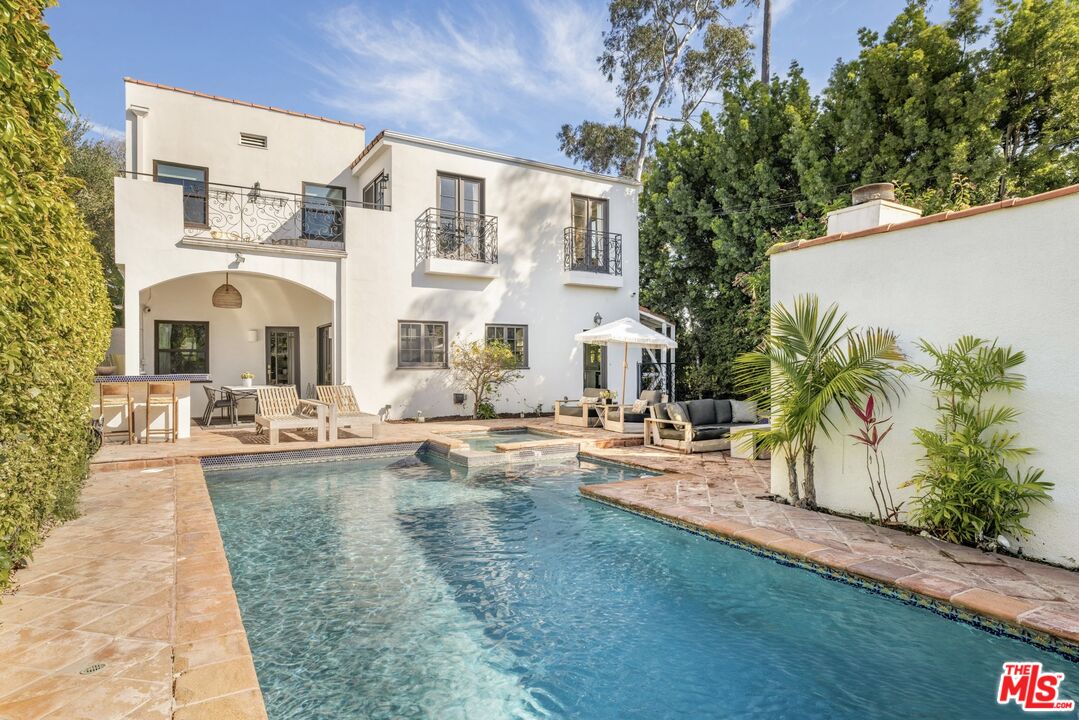 163 S Larchmont Blvd