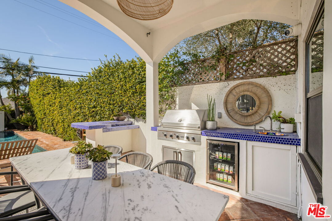 163 S Larchmont Blvd