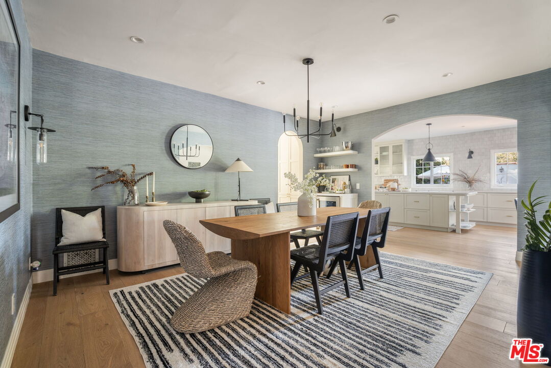 163 S Larchmont Blvd