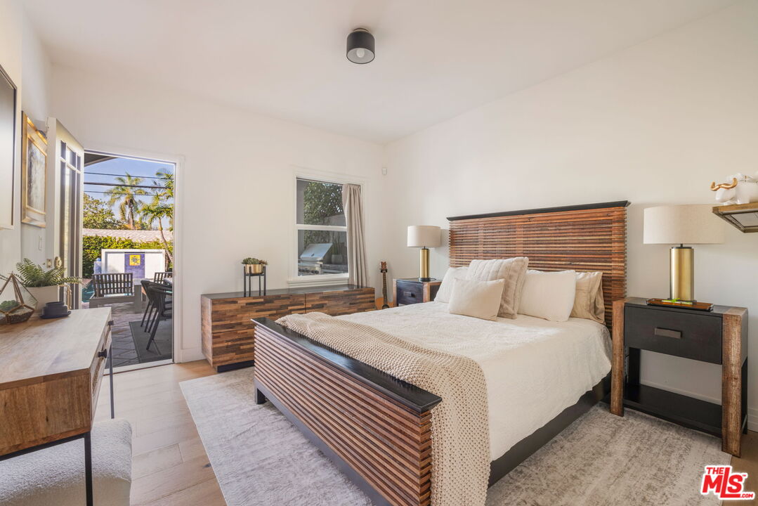 163 S Larchmont Blvd