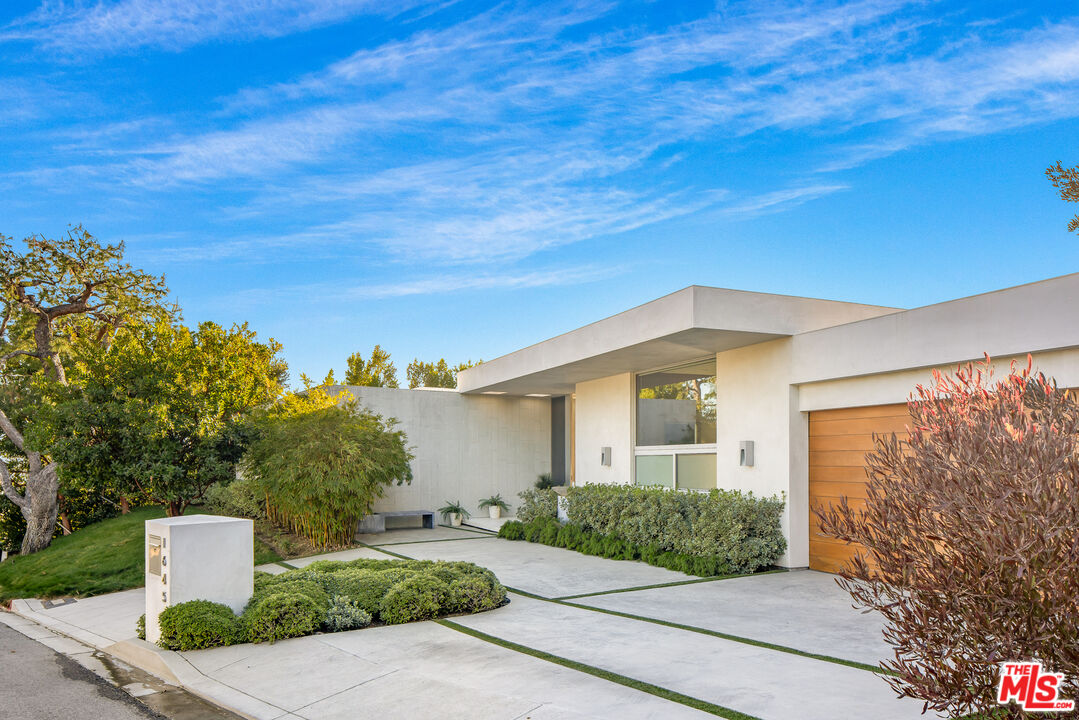 head-on ocean-view Trousdale residence