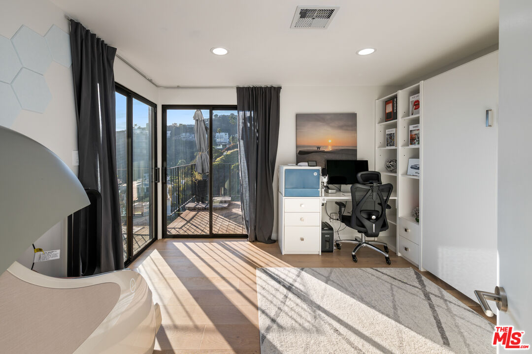 2001 Sunset Plaza Dr