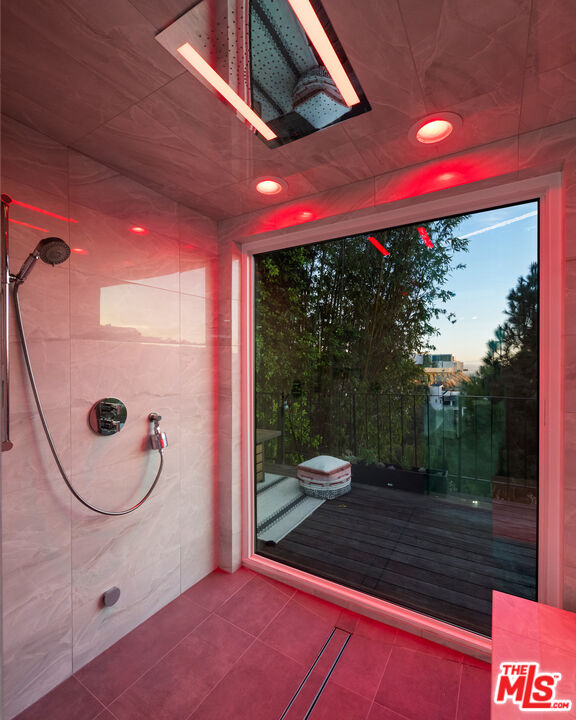 2001 Sunset Plaza Dr