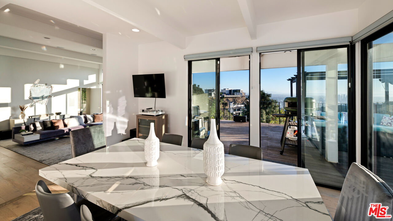 2001 Sunset Plaza Dr