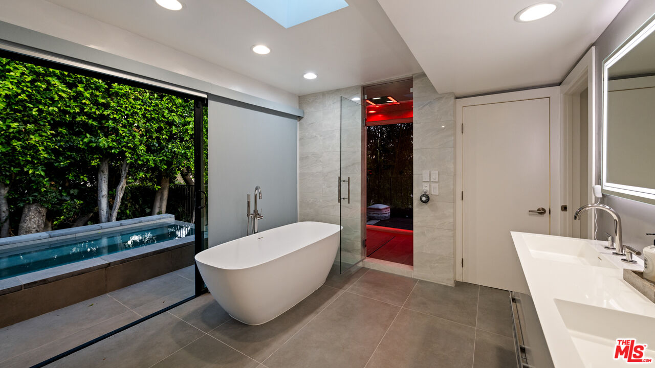 2001 Sunset Plaza Dr