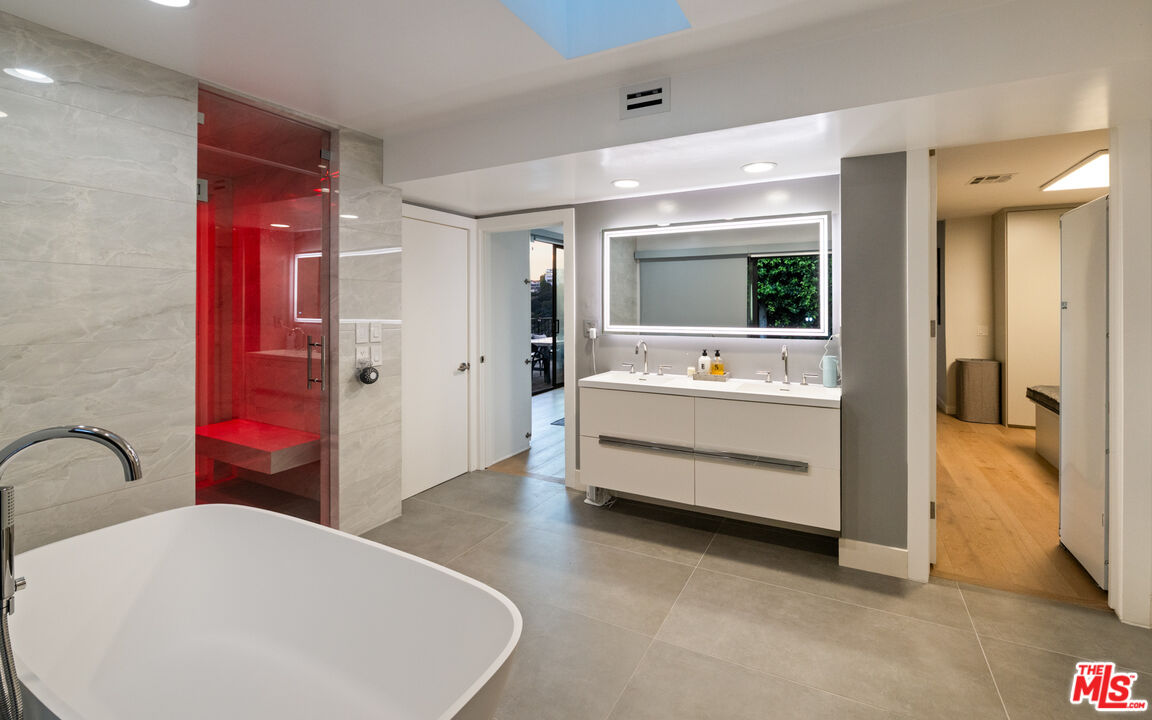 2001 Sunset Plaza Dr