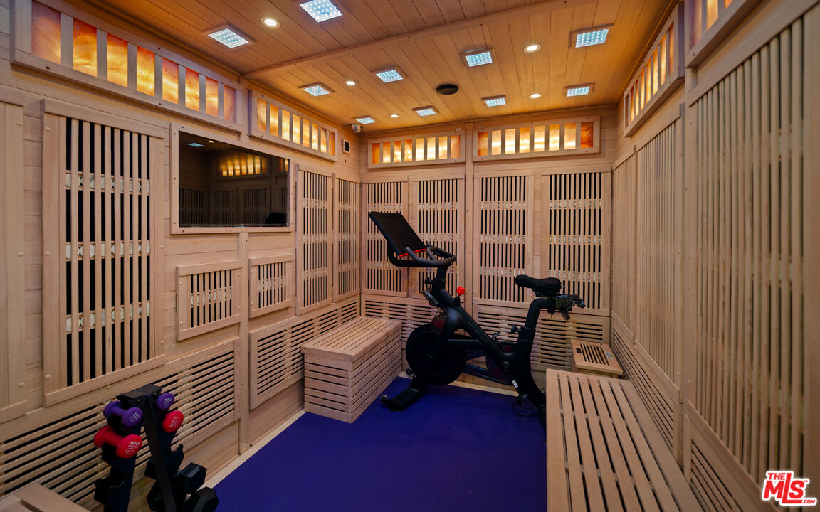 2001 Sunset Plaza Dr