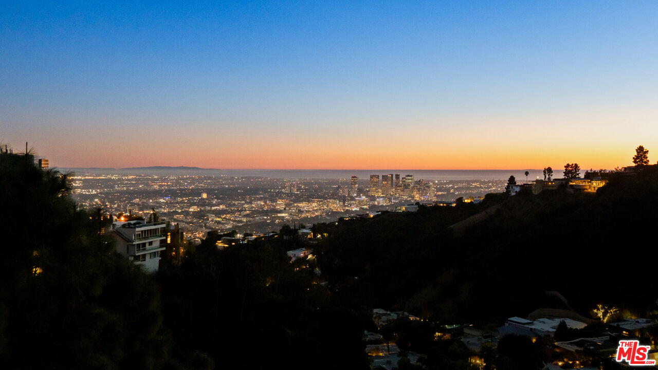 2001 Sunset Plaza Dr