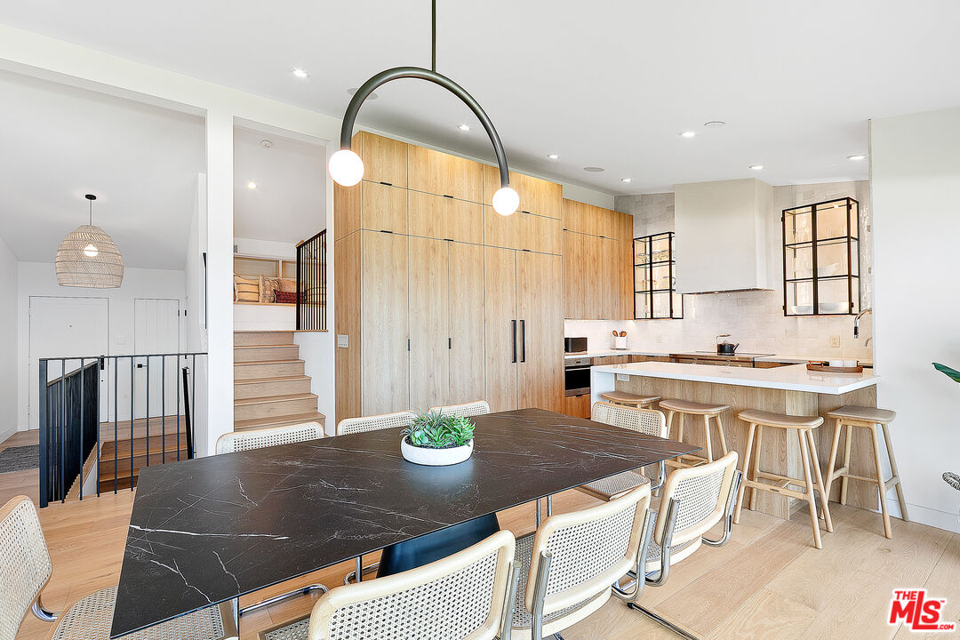 A front-row residence in Zuma Bay Villas