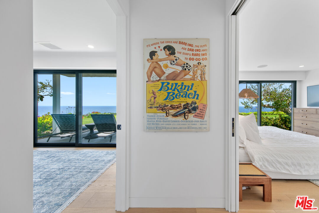 A front-row residence in Zuma Bay Villas