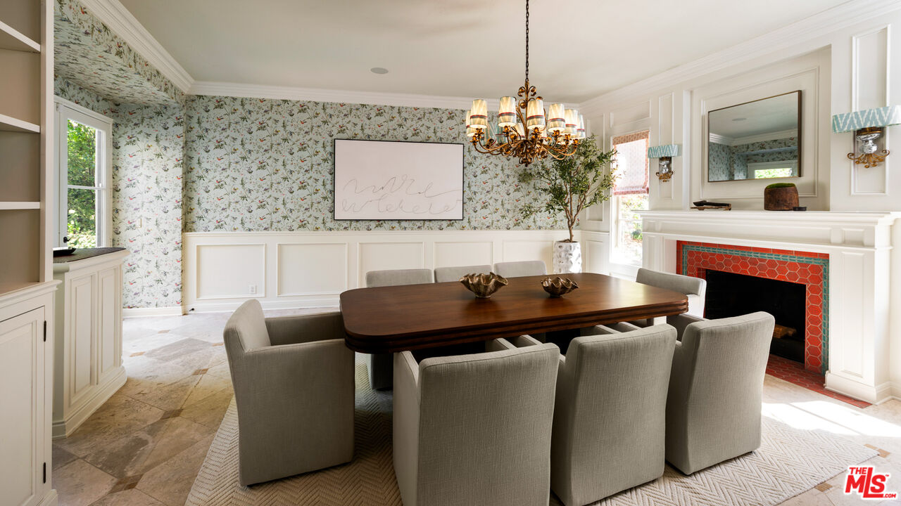 Charm & Timeless Sophistication