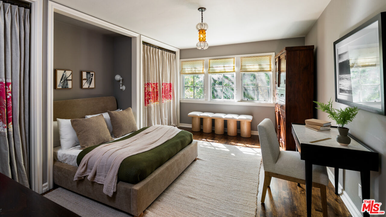 Charm & Timeless Sophistication