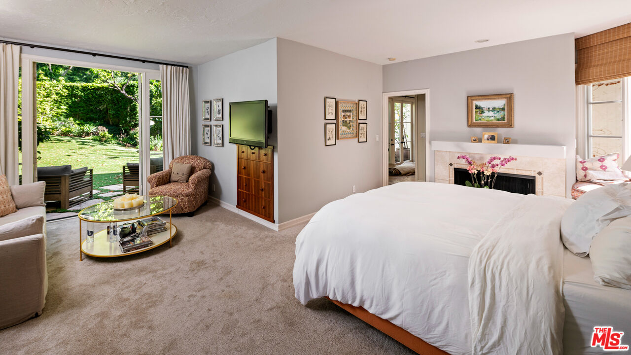 Charm & Timeless Sophistication