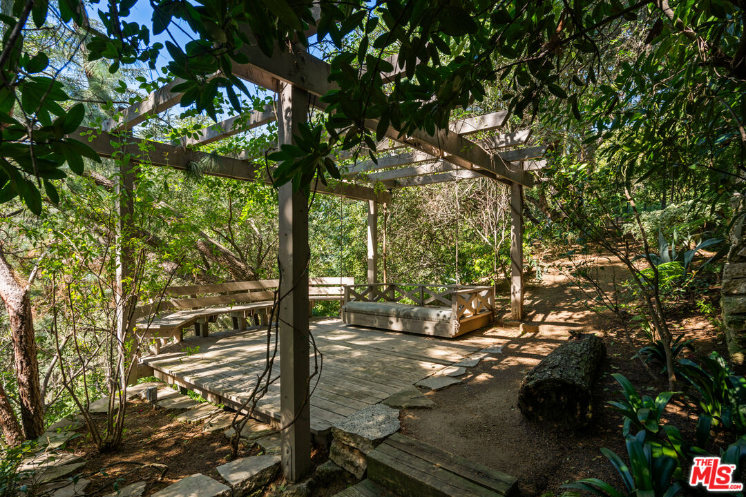 Charm & Timeless Sophistication