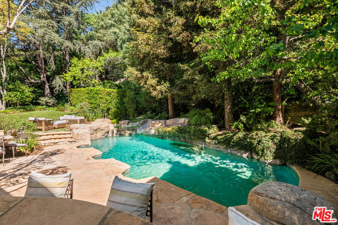 Charm & Timeless Sophistication