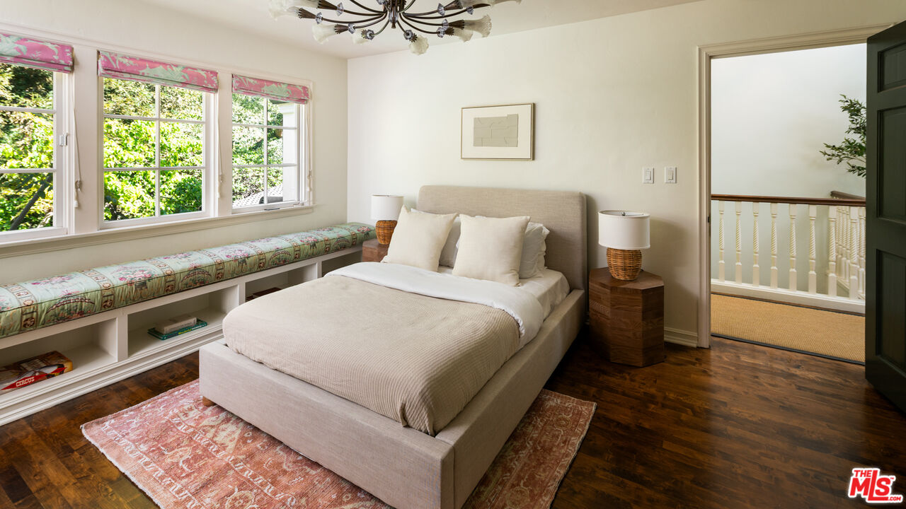 Charm & Timeless Sophistication