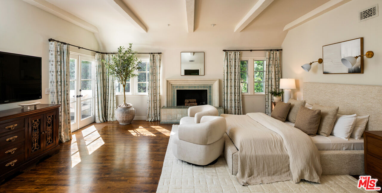 Charm & Timeless Sophistication