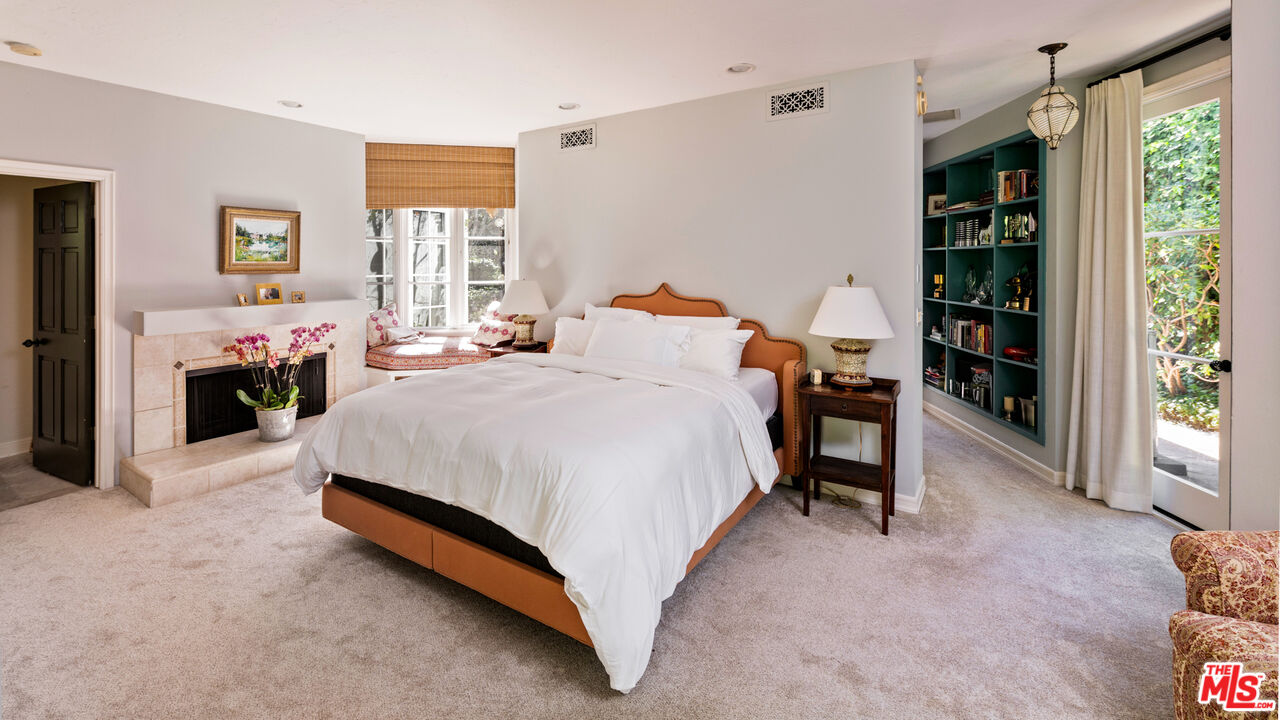 Charm & Timeless Sophistication