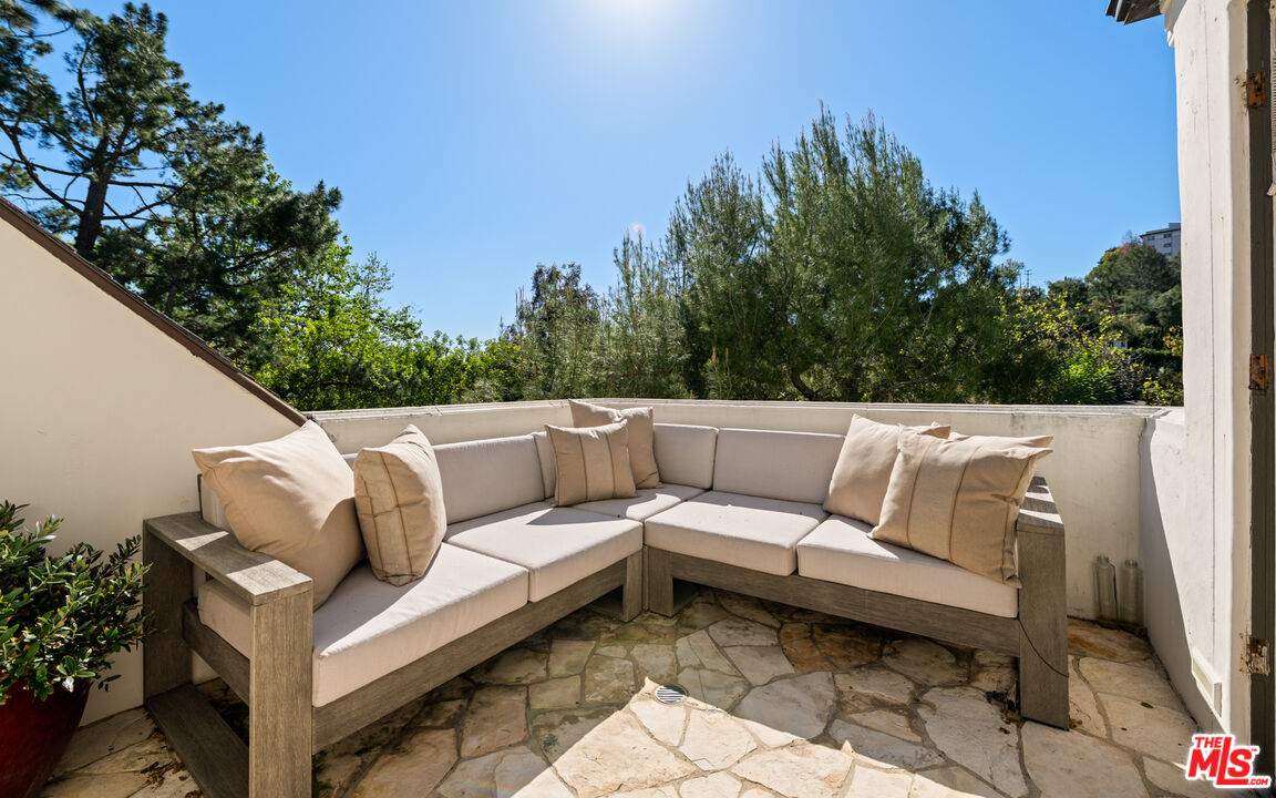 Charm & Timeless Sophistication