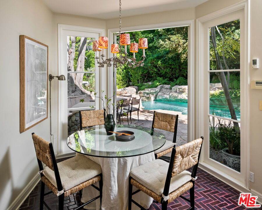 Charm & Timeless Sophistication