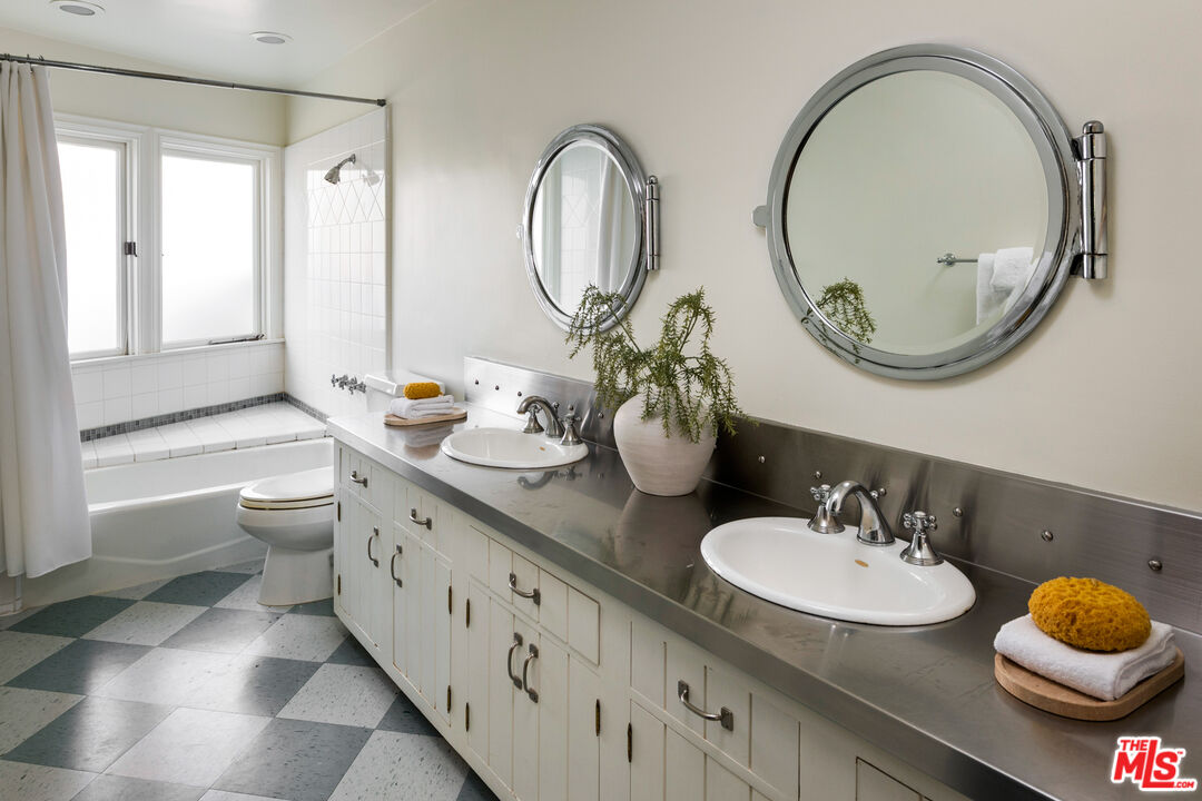 Charm & Timeless Sophistication