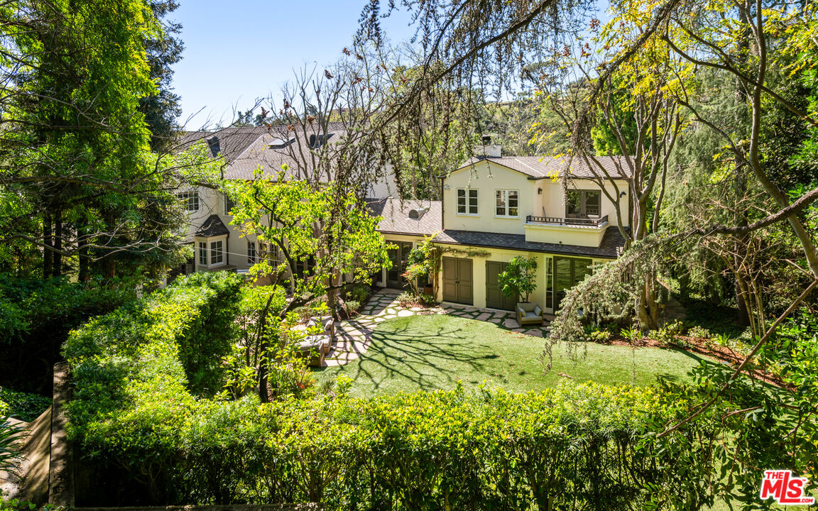 Charm & Timeless Sophistication