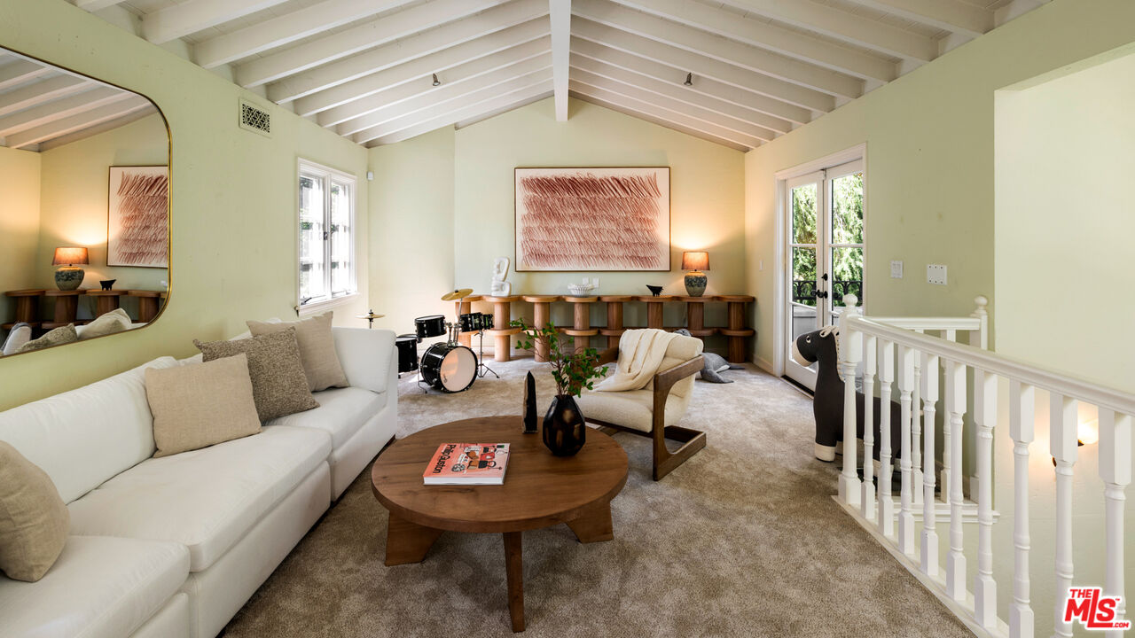 Charm & Timeless Sophistication